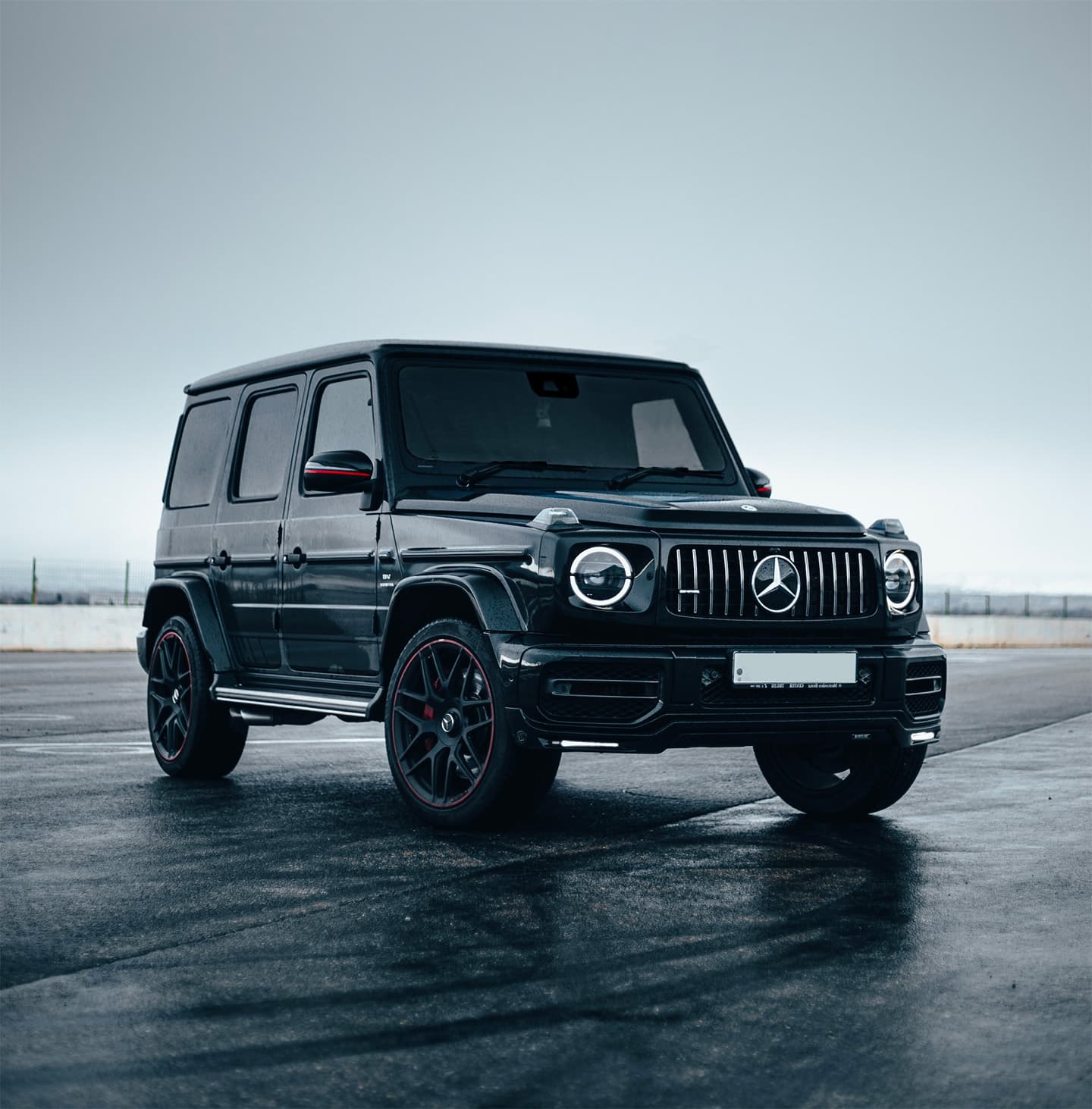 LUXURY SUV - Image 1